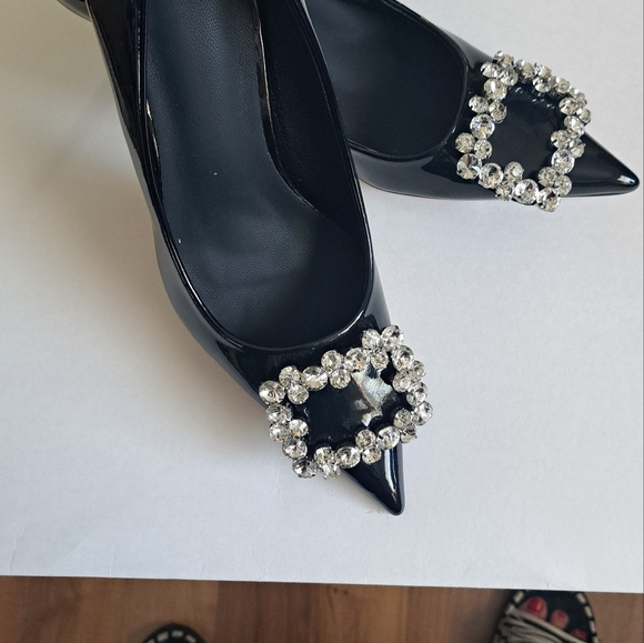 BLACK PATENT LEATHER SHOES WITH CRISTAL EMBELLISHED 7.5 US HELL 3 INCHES. - Picture 7 of 14